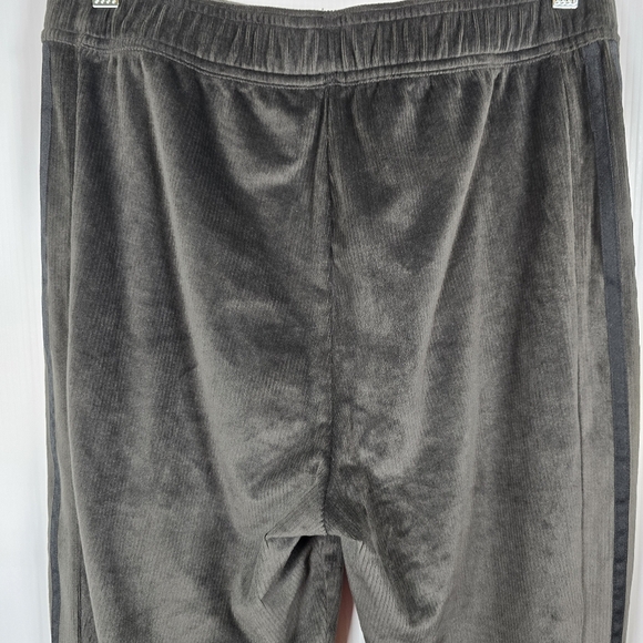 NWT adidas Women's Tiro3-Stripes Velour Flared Leggings Ribbed Dark Grey Size L - Picture 3 of 12